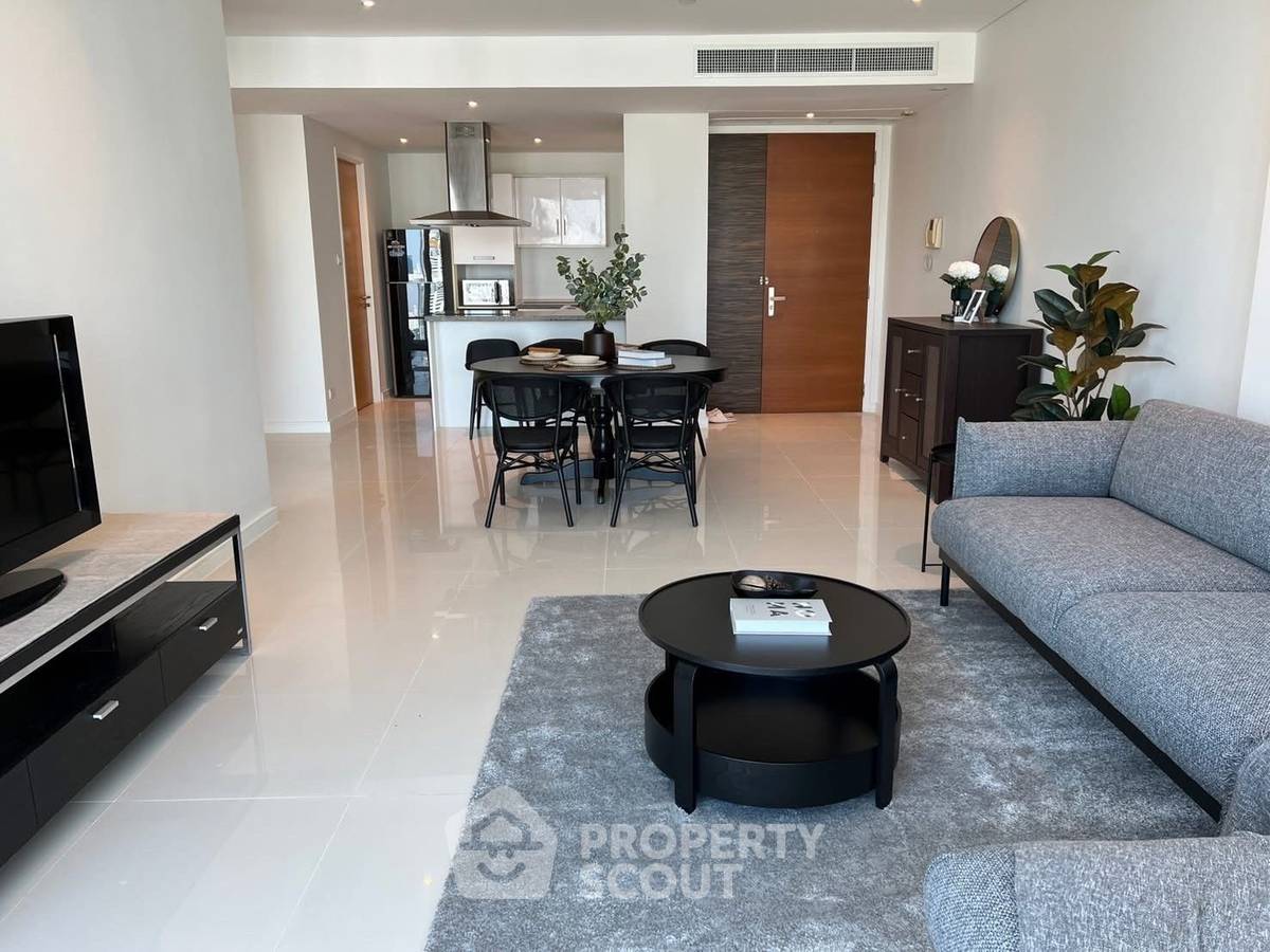 2-BR Condo at Fullerton Sukhumvit near BTS Ekkamai (ID 1902501)