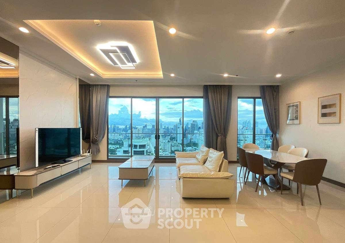 3-BR Condo at Supalai Oriental Sukhumvit 39 near MRT Phetchaburi (ID 1711027)