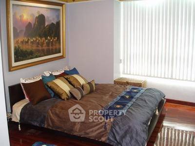 2-BR Condo at Urbana Langsuan Condominium near BTS Ratchadamri (ID 452847)