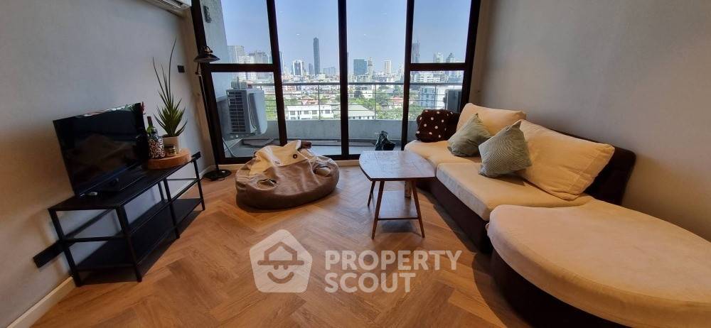 1-BR Condo at Supalai Place Sukhumvit 39 near BTS Phrom Phong (ID 1548262)