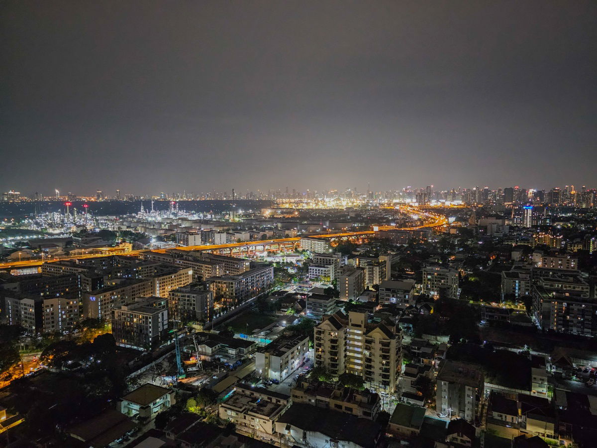 Room for rental Skyrise Avenue