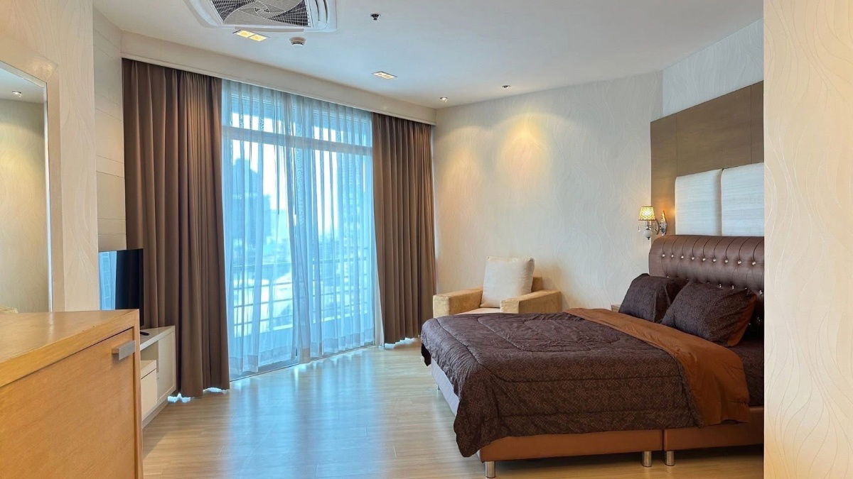 ST372 Baan Sathorn Chaopraya – Riverfront Condo with 180° Chao Phraya River View
