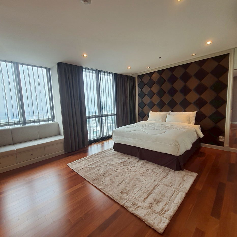 LB006 Luxury 2-Storey Penthouse Duplex at The Four Wings Residence Srinakarin with Panoramic City Views on the Top Floor