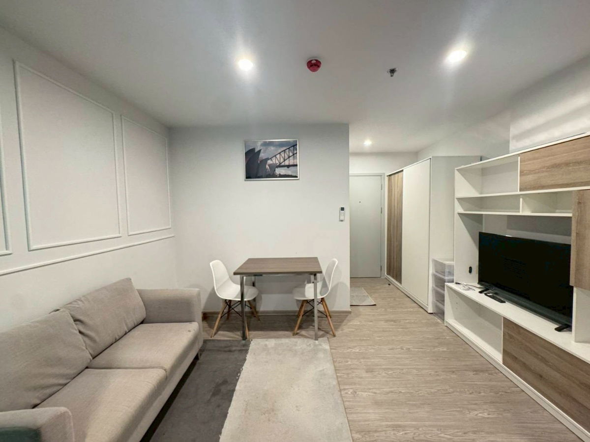 Regent home bangna  Fully furnished, electrical appliances, ready to move in. Make an appointment to view urgently, call 063-384-4228.