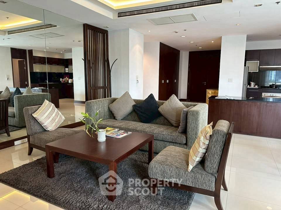 3-BR Condo at Royal Residence Park near BTS Phloen Chit (ID 2427719)
