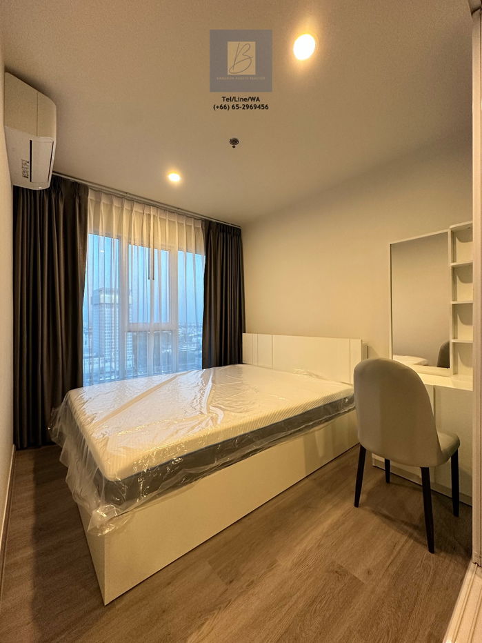 For rent a brand new condo at Regent Home Bangna. Negotiable. Can request furniture.
