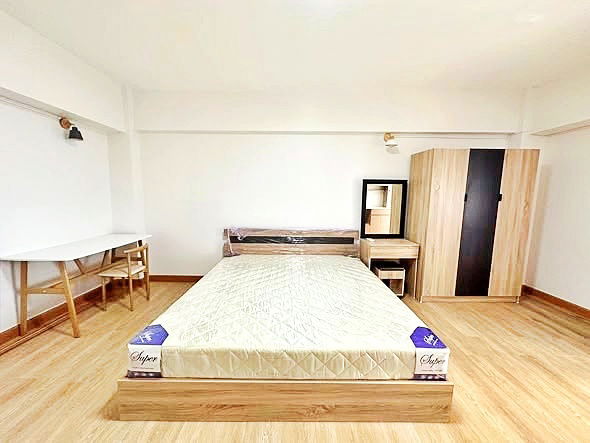 Condo for rent, Bang O Riverside Charan 94/1, approximately 600 meters from Bang O MRT. Newly renovated room, new furniture/electrical appliances.