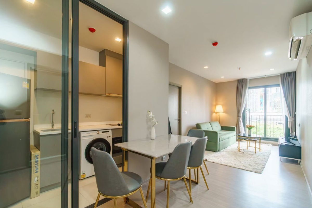 2 bedroom 65 SQM life Asoke hype next to MRT Rama9 Rent