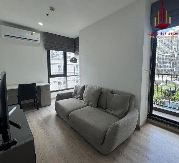 ✨ For Rent: Centric Huai Khwang Station Condo ✨    💰 Only 30,000 THB/month