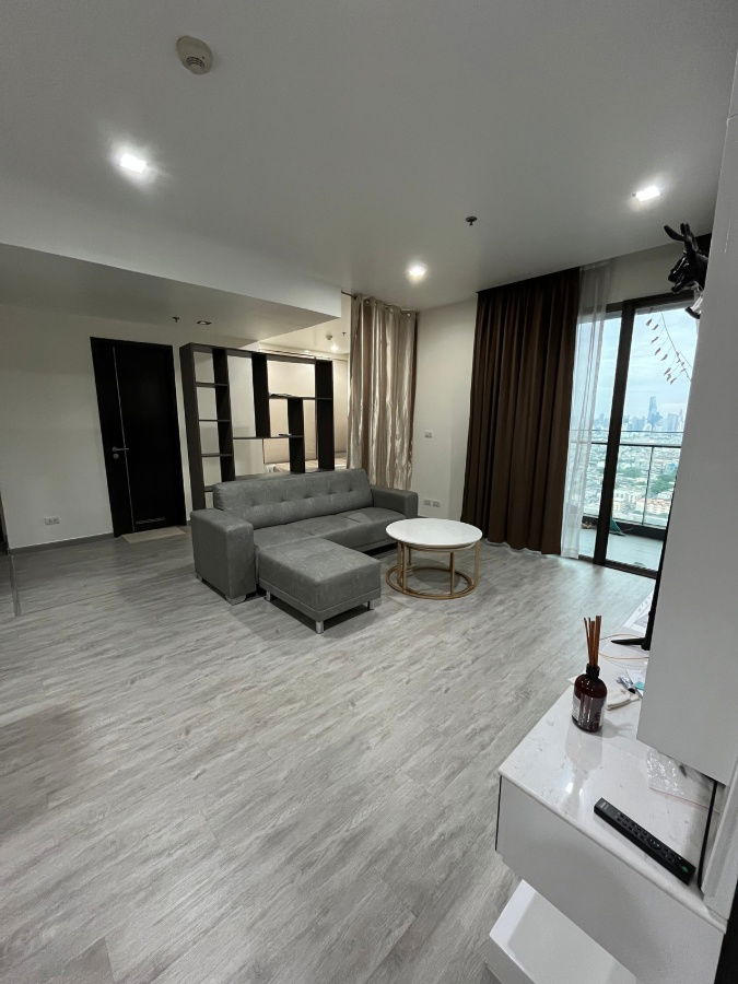 City view, no buildings blocking the view, not directly opposite the temple, with a walk-in closet. Starview Rama 3