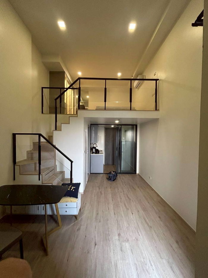 Fully furnished room for rent , near ARL and MRT Huamak station