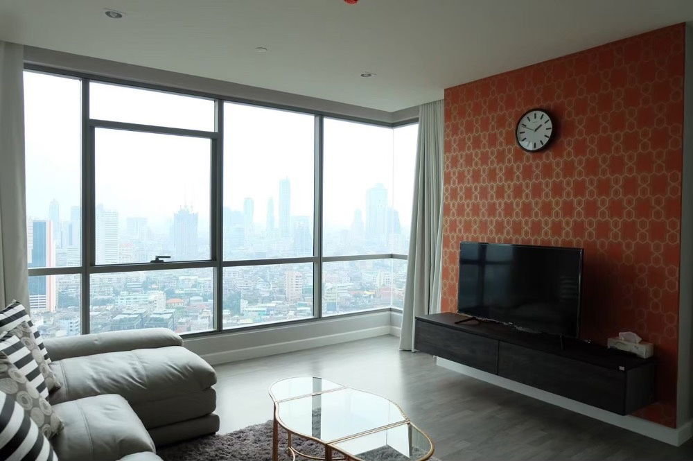 Corner unit with a beautiful view, The Room Rama 4