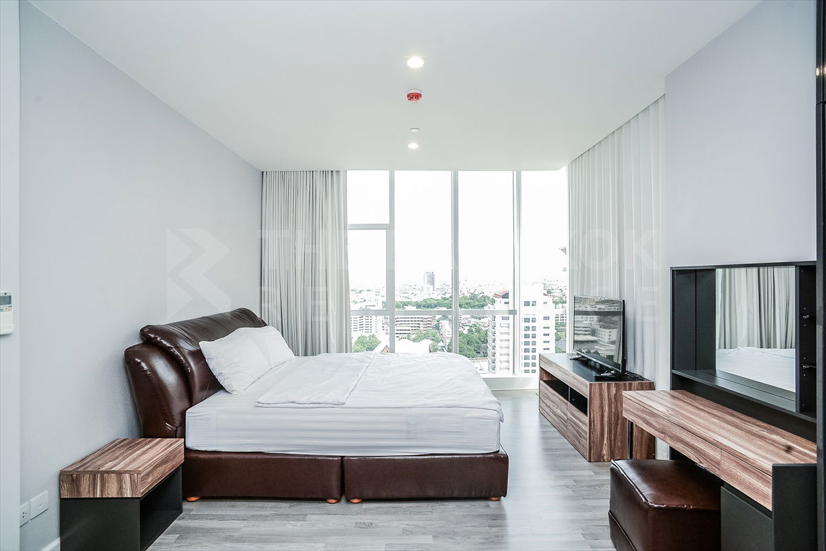 The Room Sathorn - TanonPun near BTS Surasak Ready-to-move-in Condo at an Amazing Price!!