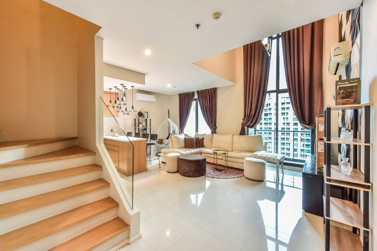 For rent Villa Asoke, **Room available Ready to move** Corner room Duplex, Fully Furnished