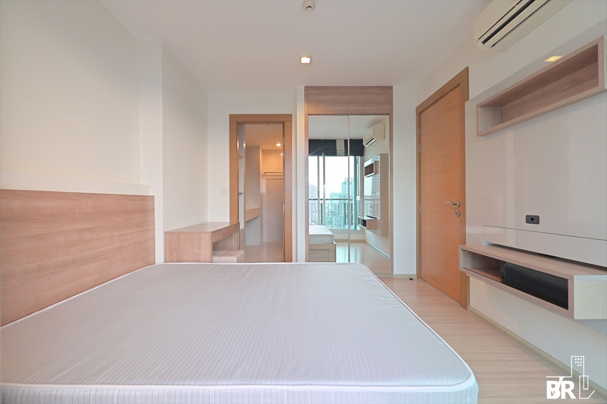 RHYTHM Ratchada-Huaikhwang Ready-to-move-in Condo near MRT Huai Khwang Station