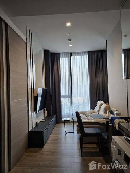 The crest park residences 2000596