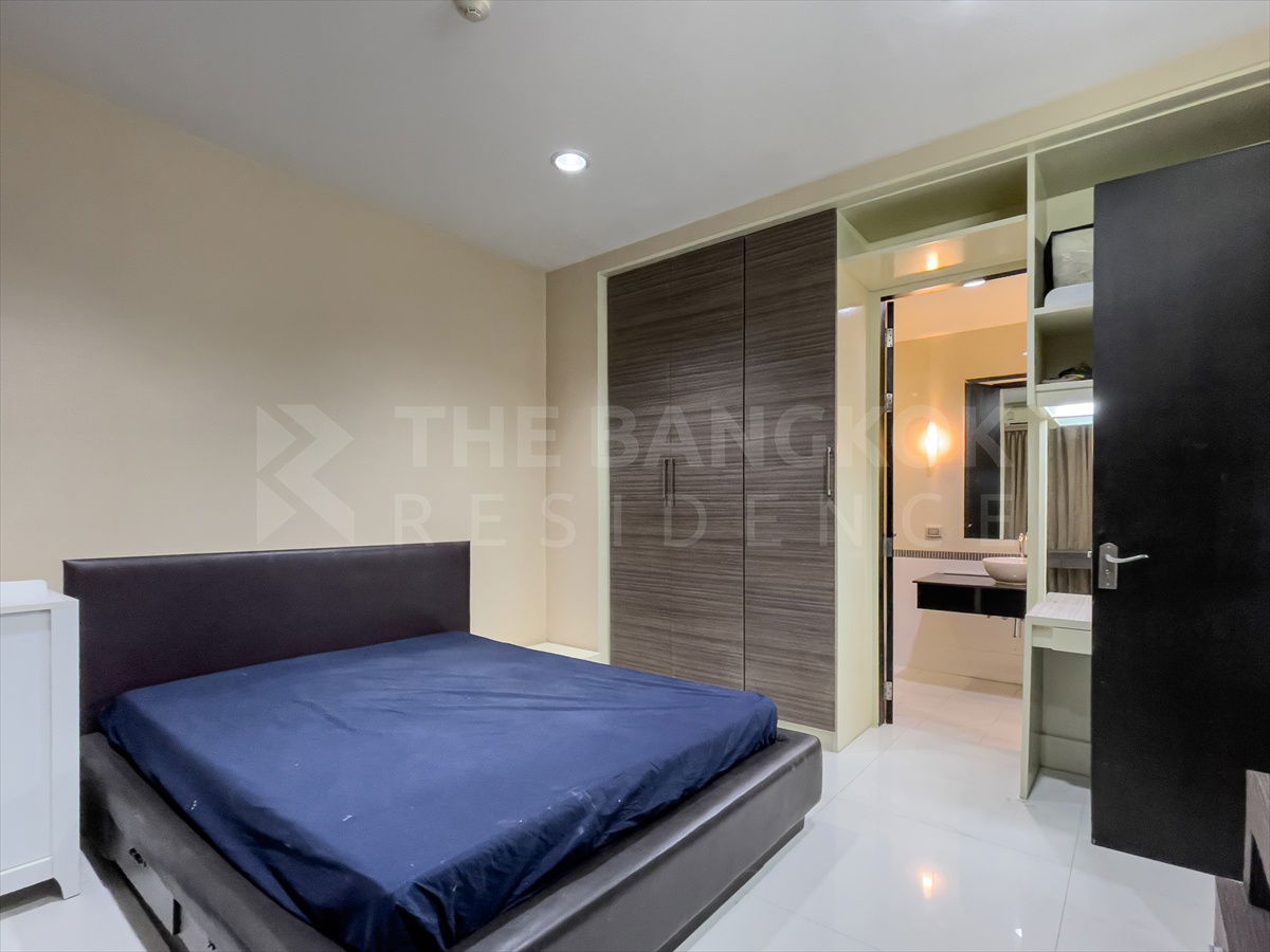 Baan Klang Krung Siam Pathumwan near Airport Rail Link Phaya Thai Station Move-in Ready, Just Bring Your Stuff