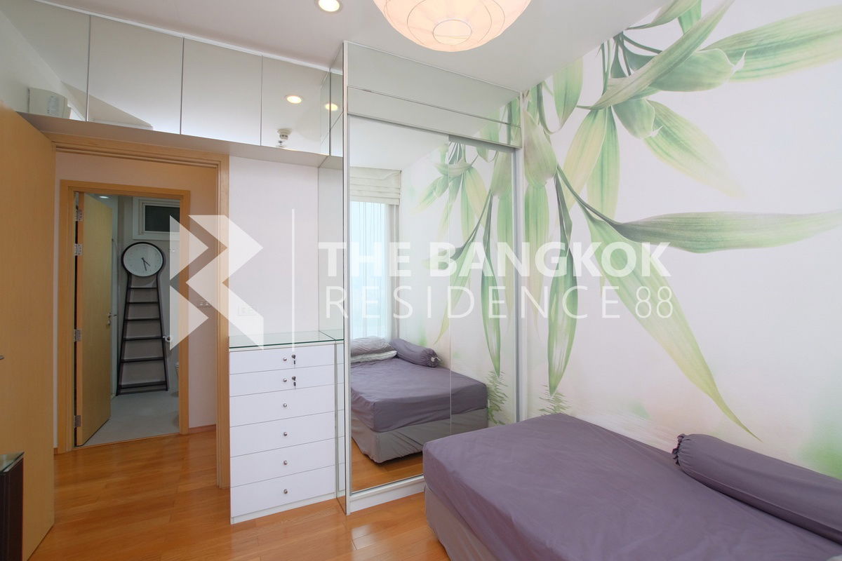 Premium Luxury Condo in Prime Location 39 by Sansiri near BTS Phrom Phong