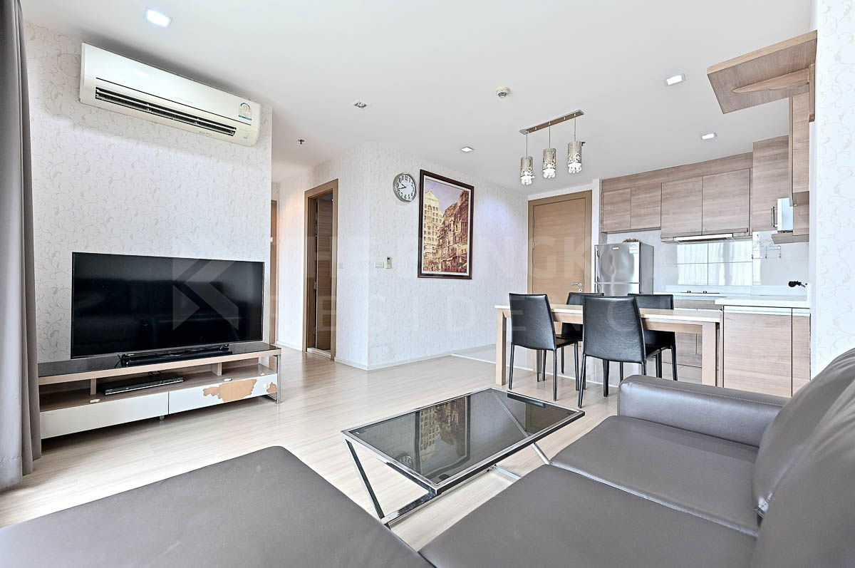 RHYTHM Ratchada-Huaikhwang near MRT Huai Khwang Station Easy Travel, Fully Utilized Space