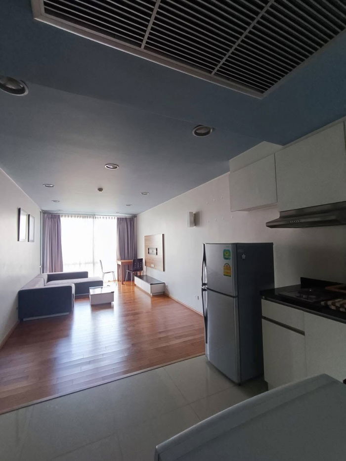 The Tempo            Ruamrudee