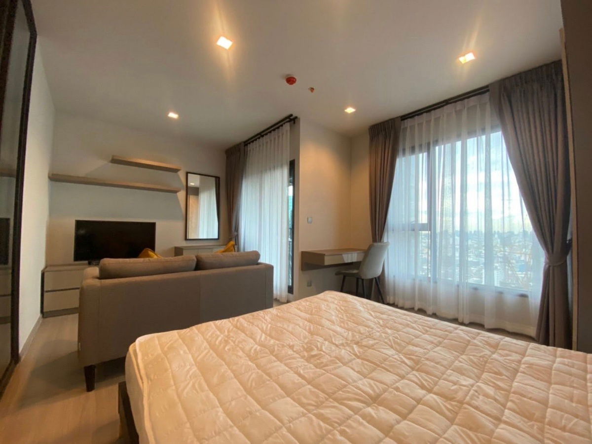 For rent Life Asoke rama9  Floor 32 , 28 sq.m.