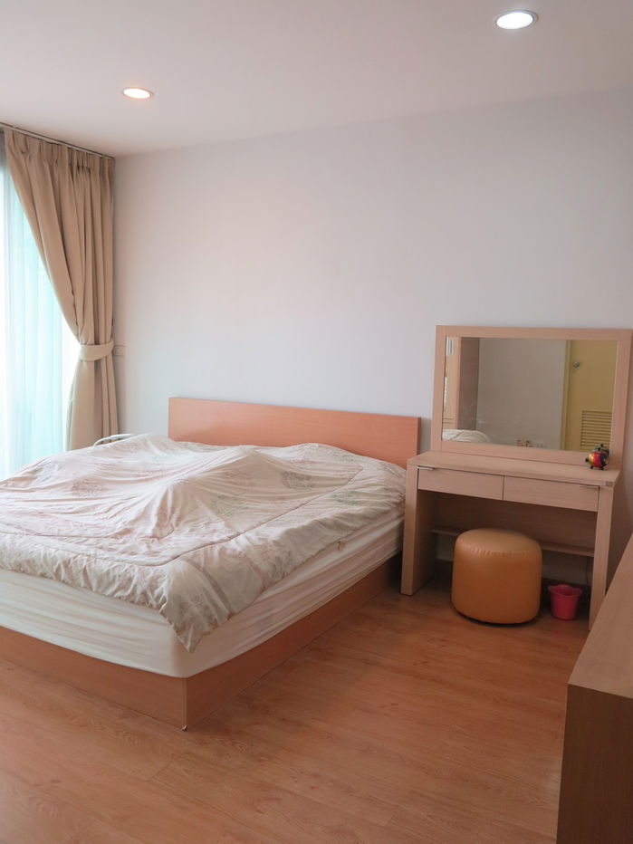 P-43175 Condo for rent Silom Grand Terrace fully furnished (Confirm again when visit).