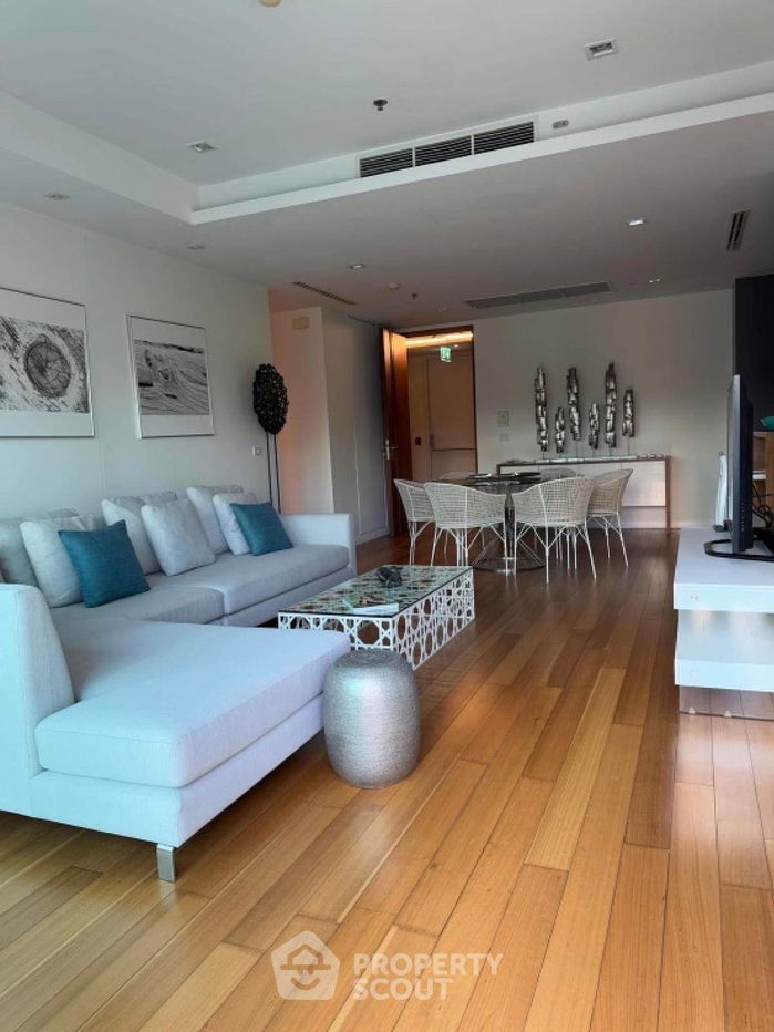2-BR Condo at The River Condominium near BTS Saphan Taksin (ID 2005358)