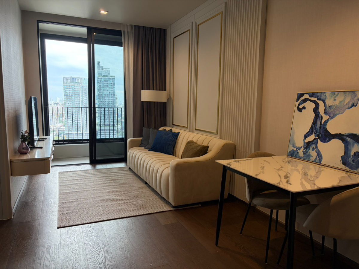 🏙️ **Ideo Q Sukhumvit 36: Experience Luxurious Living in the Heart of the City with Every Convenience**