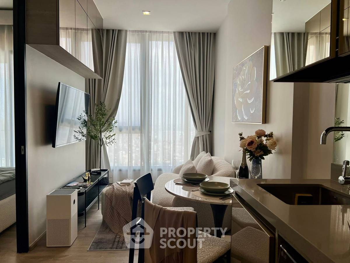 1-BR Condo at The Crest Park Residences near MRT Phahon Yothin (ID 2431250)