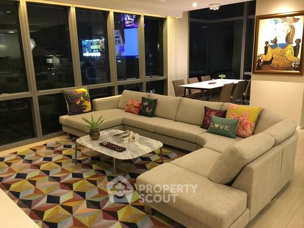 2-BR Condo at The Room Sukhumvit 21 near MRT Sukhumvit (ID 2325140)