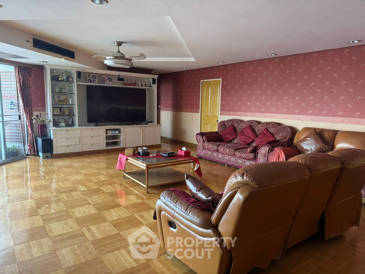 4-BR Condo at Bangkok Garden in Chong Nonsi (ID 2438759)