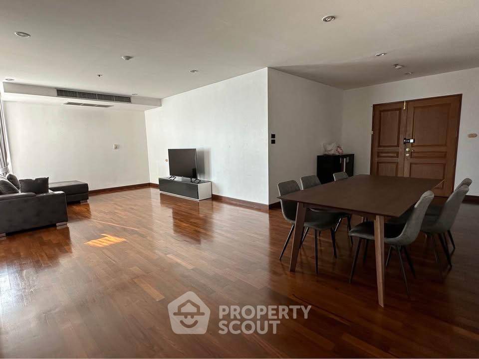 3-BR Condo at Grand Langsuan Condominium near BTS Ratchadamri (ID 2325142)