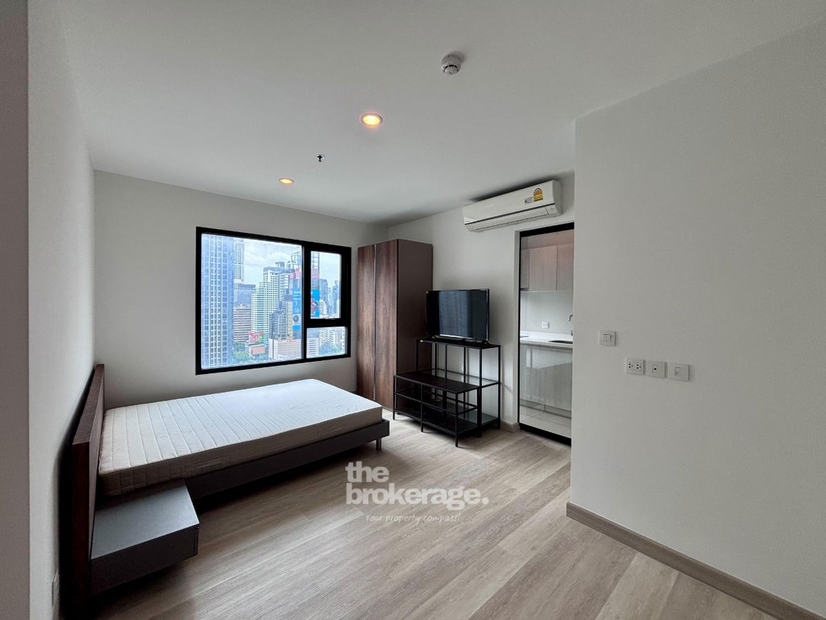LINE : @thebrokerage For Rent Life Asoke Studio 25sqm. 15,000THB Only C220930009