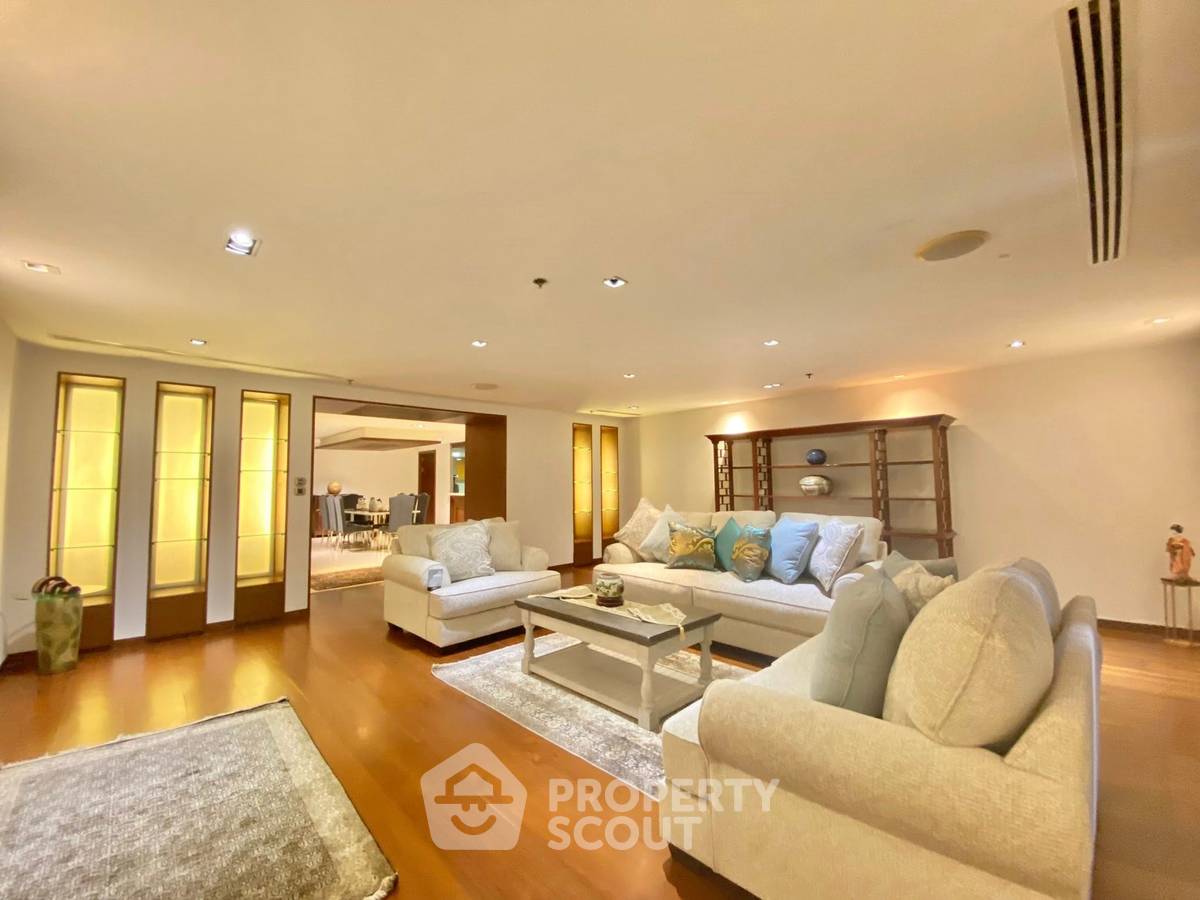 3-BR Condo at Kallista Mansion near ARL Makkasan (ID 1530243)