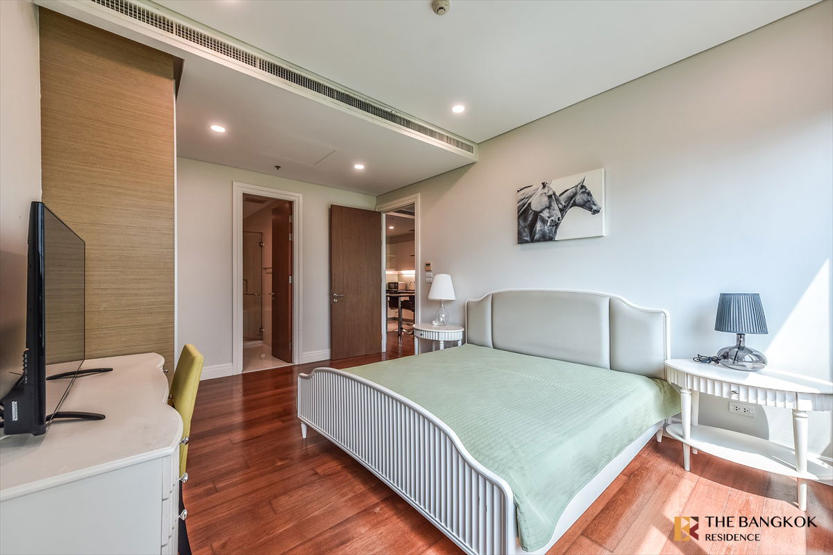 Bright 24 Great price, prime location