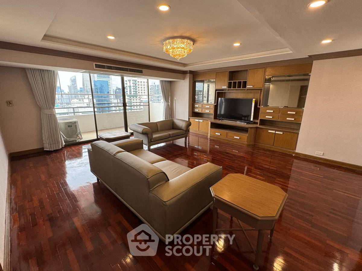 3-BR Condo at Wattana Heights near MRT Sukhumvit (ID 2348520)