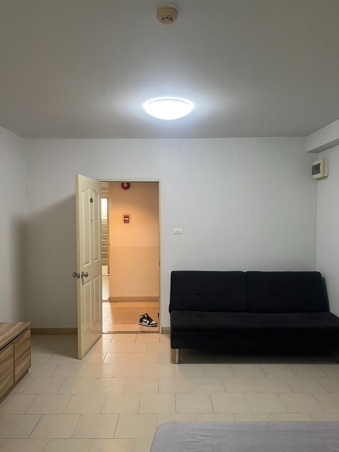 Rent for City home Rattanatibet road  near MRT purple ,5500 Bath per month .  contact Khun Keang ,Tel 0614079459