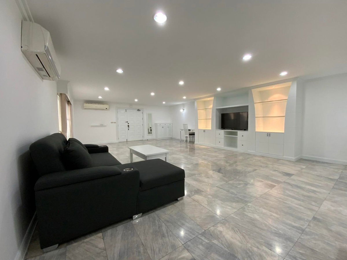 Regent on the park 3, large room, 240 sq m., high floor, lots of usable space