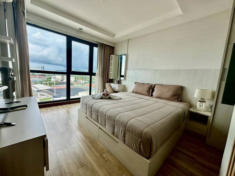 ငှားရန်ရှိသောကွန်ဒို ၊ Ladda Plus ၊ မြို့လယ် ၊ ရပ်ကွက် ၊ Robinson Sriracha Department Store အနီး။