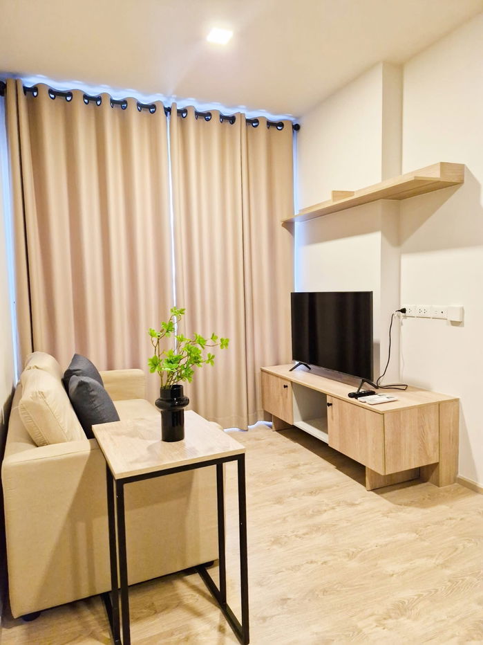 ✅For rent: The base height, 3rd floor, size 30 sq m., 16,000 baht ☎️064-792-4426 (Ben)