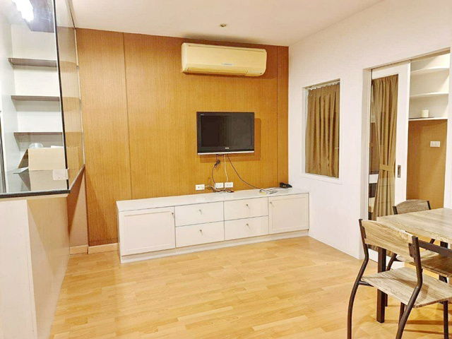 BTS Saint Louis. 200 m. Condo for rent 10th floor 47sq.m. 19-21,999B-M. 2a/c furnished. St. Andrews