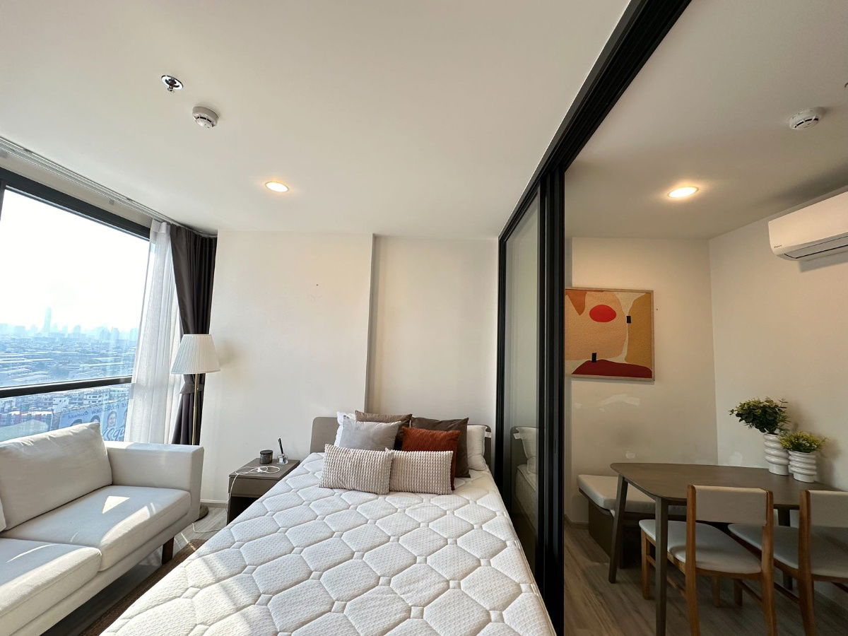 WS5795 🏢 Condo for rent XT Huaikhwang near MRT Rama 9, only 17,000 baht/month.