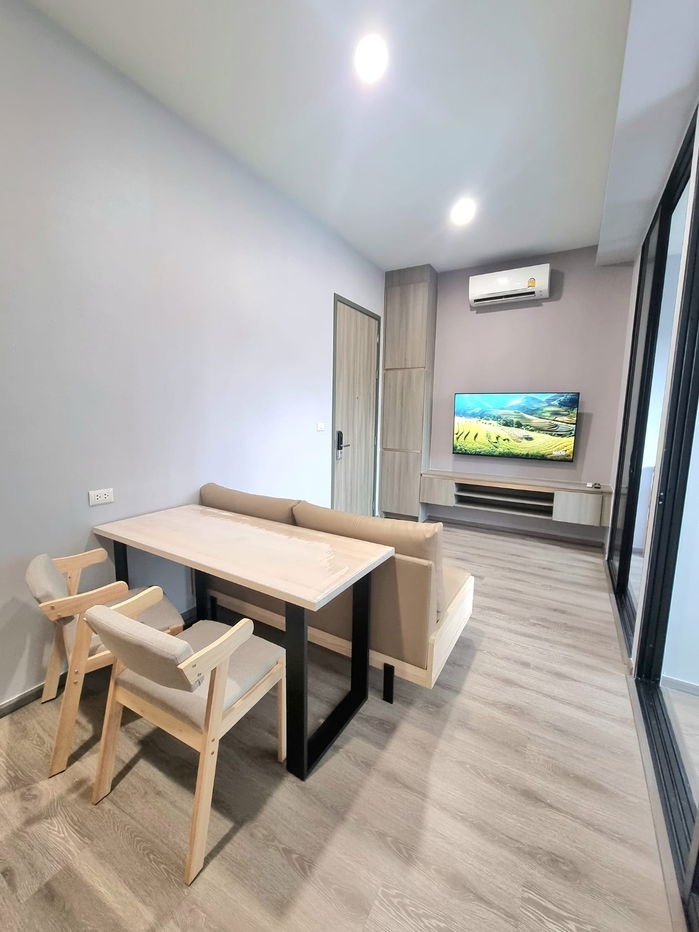 Knightsbridge Kaset Society                                .