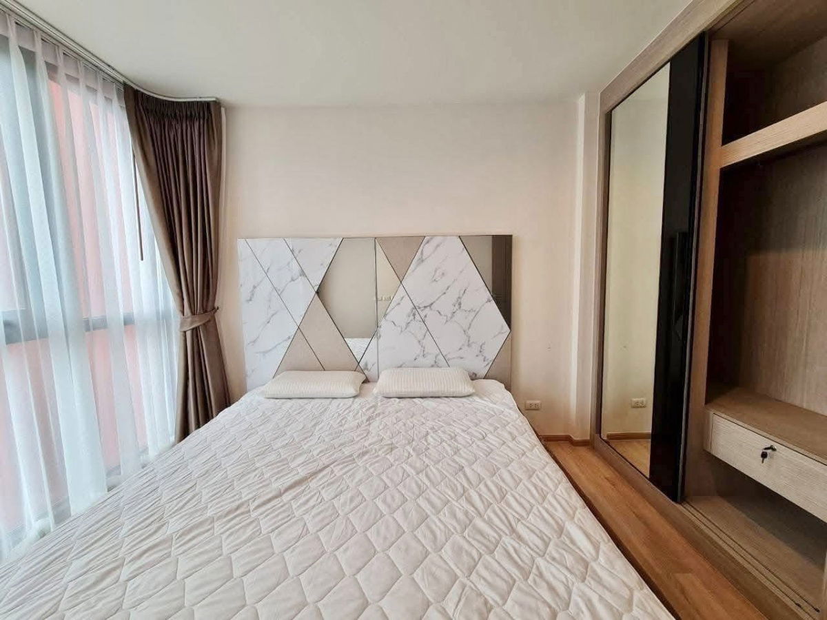 *** Condo for Rent : The Base Garden-Rama9 Nice decorated Fully furnished  High floor Bed king size ***