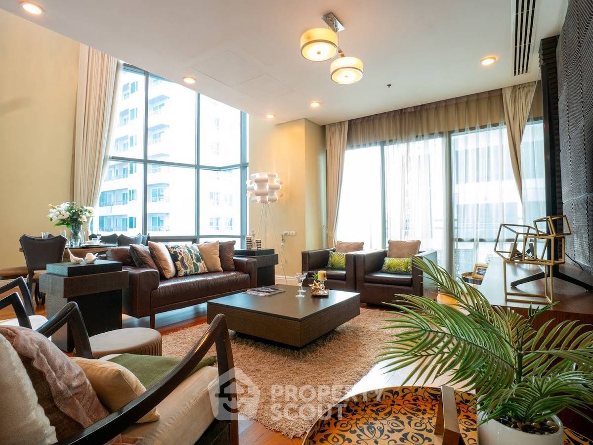 3-BR Condo at Bright Sukhumvit 24 Condominium near BTS Phrom Phong (ID 2441376)