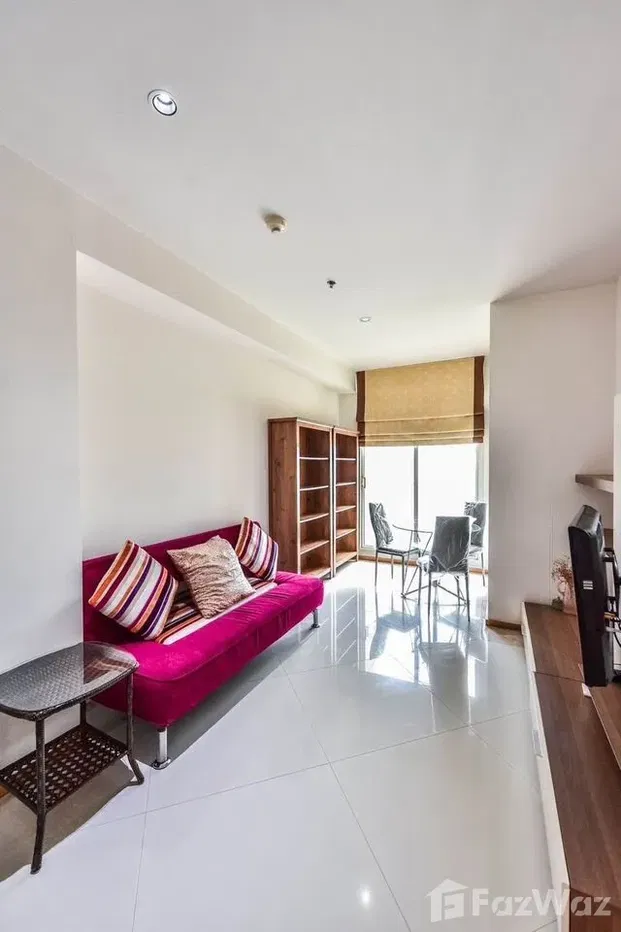 1 Bedroom Condo for rent at The Empire Place 1928961