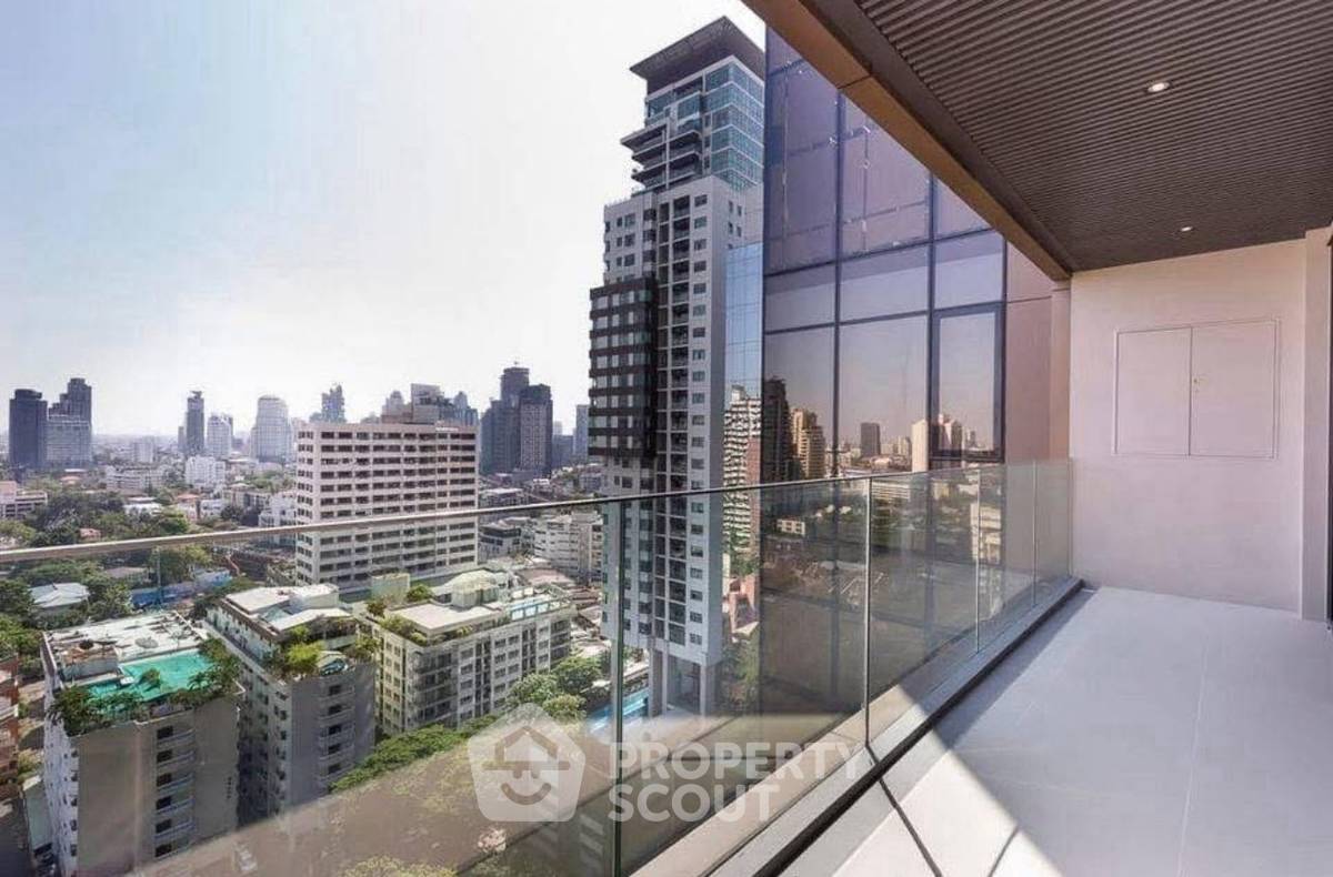 3-BR Condo at Vittorio Sukhumvit 39 near BTS Phrom Phong (ID 2347321)