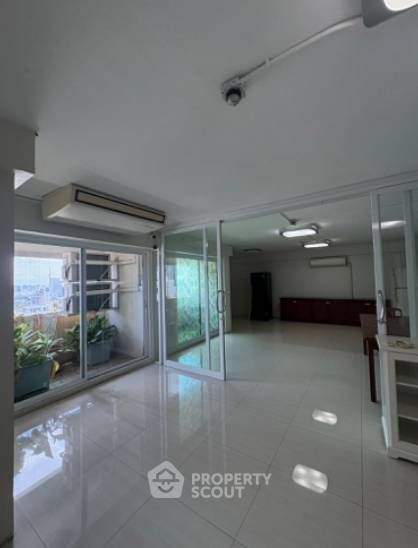 I.T.F ရှိ 1-BR ကွန်ဒို