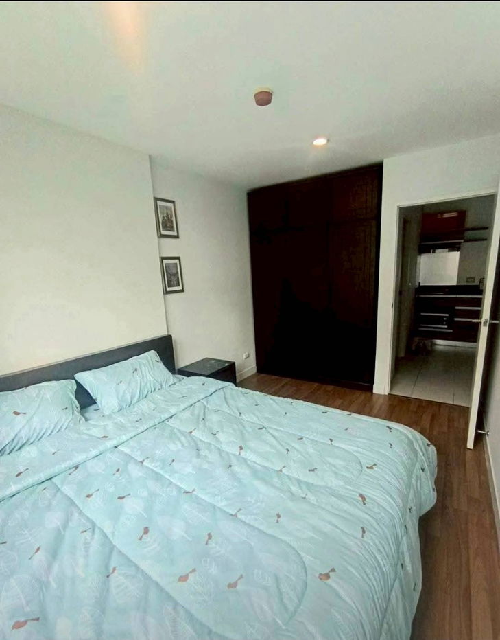 For rent Beautiful room, good location, near the BTS 400 meter near an international school, 5 minutes walk to BTS Bearing, lots of food, quiet,safety