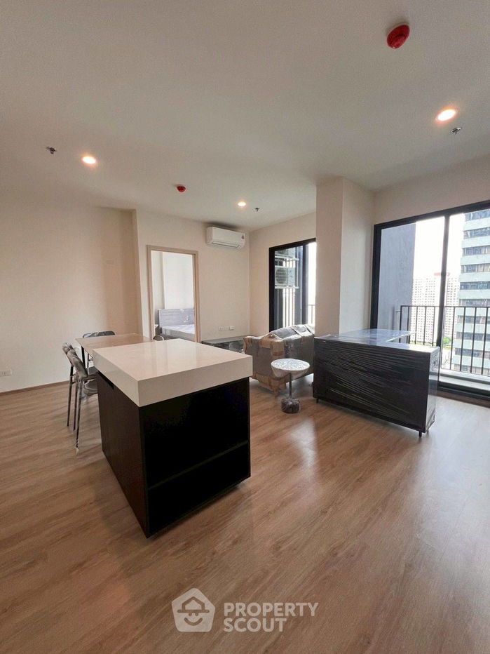 2-BR Condo at Nue District R9 near MRT Phra Ram 9 (ID 2440187)